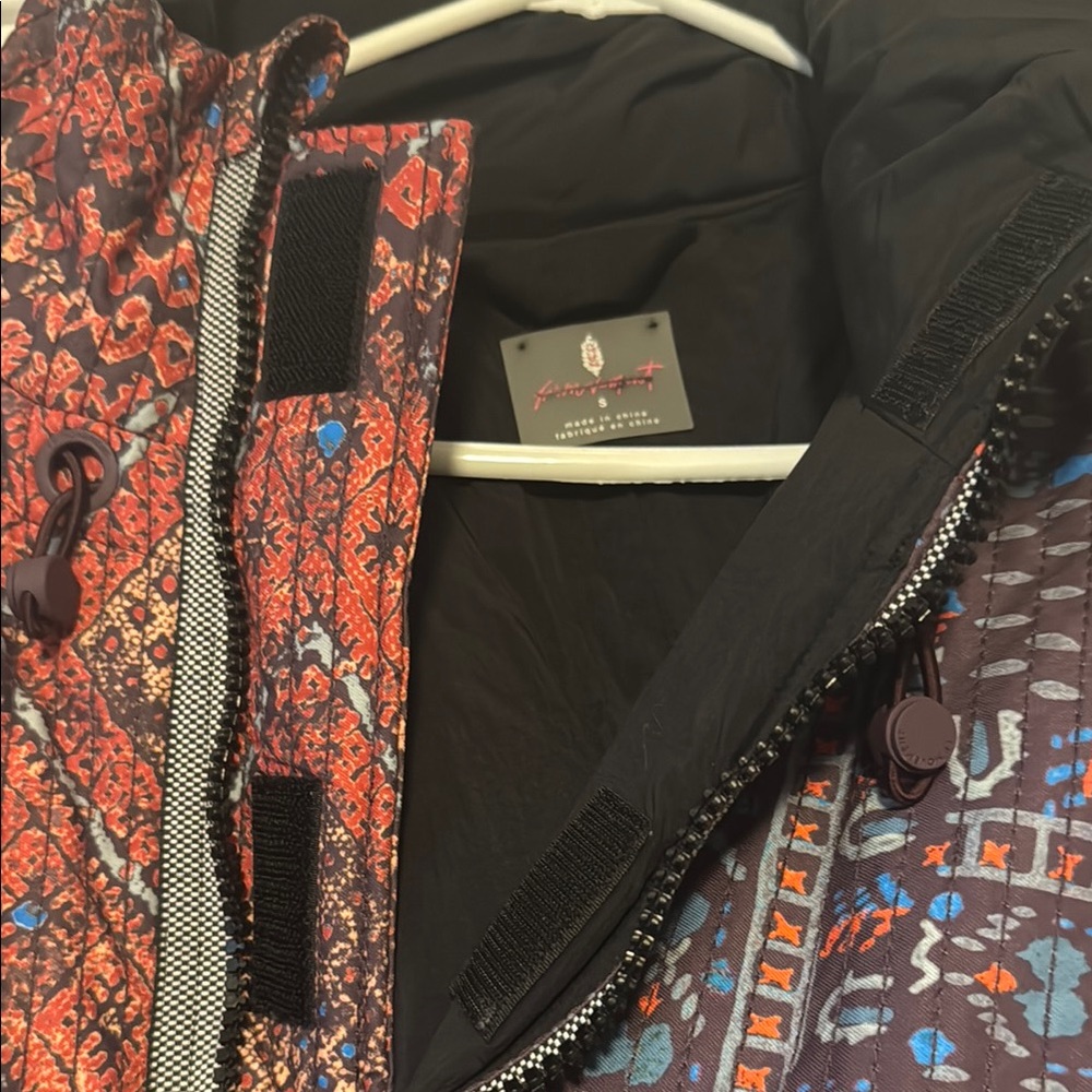 Patterned Women's Jacket - Red and Blue - Picture 2 of 3